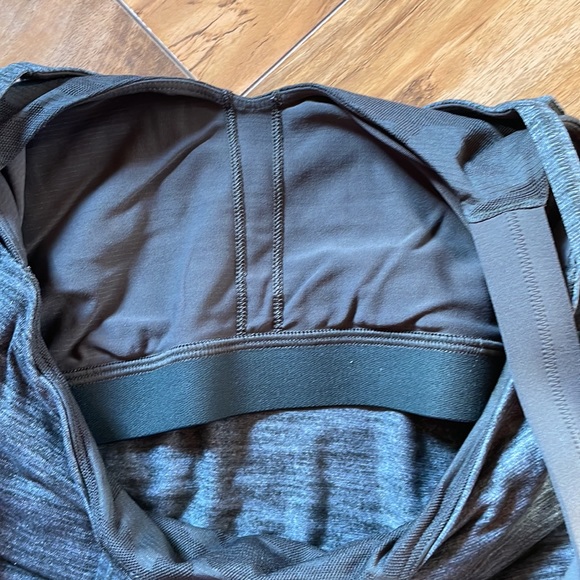 Size 6 Lululemon fitted tank - Picture 7 of 8